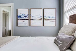 3 bedrooms, iron/ironing board, WiFi, bed sheets