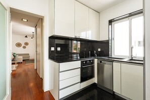 Kühlschrank, Mikrowelle, Ofen, Geschirrspüler