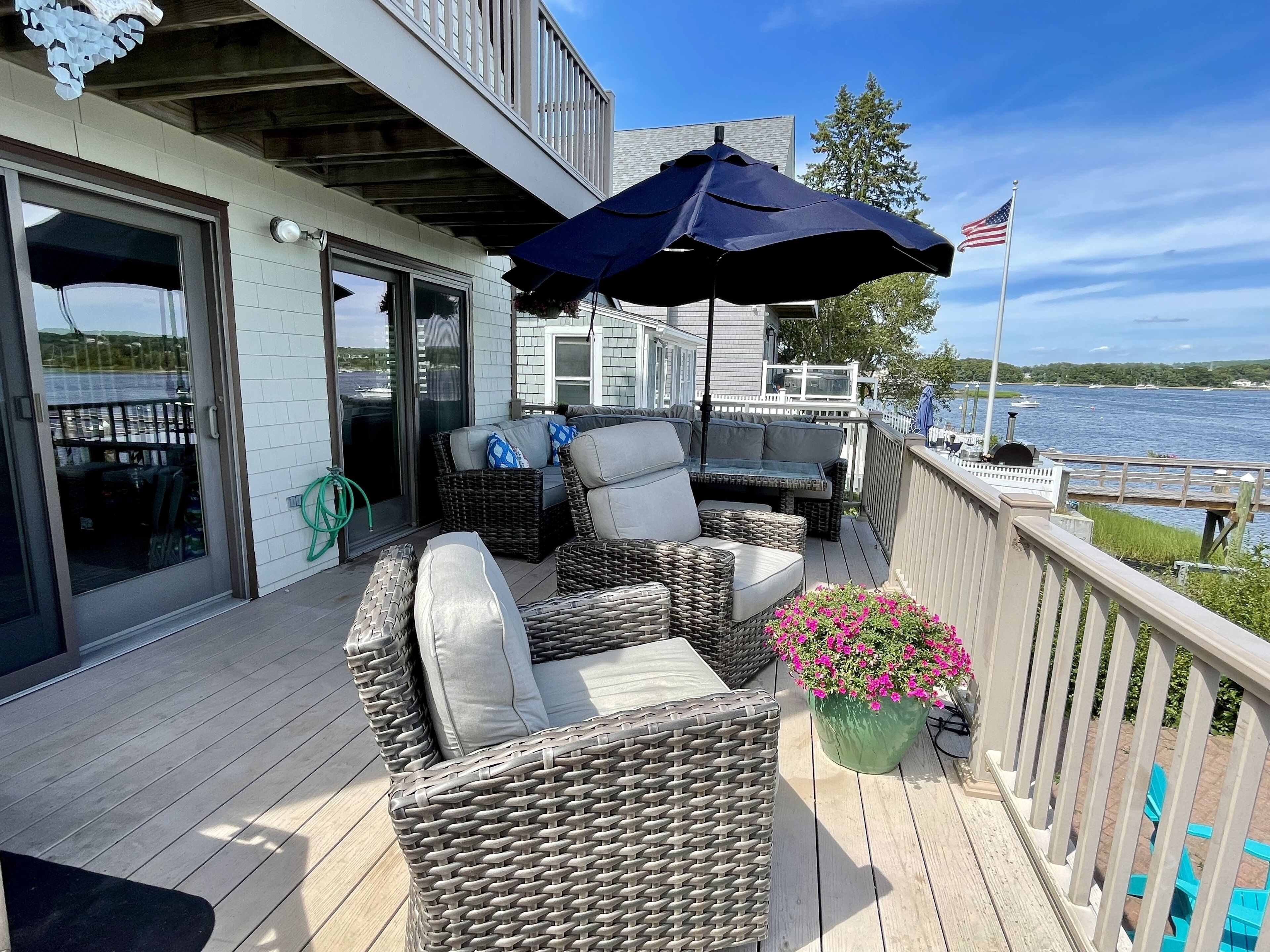 Sparkle Sea Cottage! Perfect waterfront home for summertime fun all year round⚓️