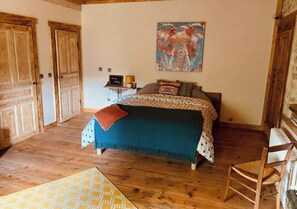 1 bedroom, bed sheets