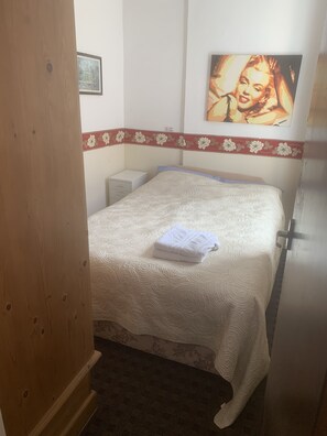 1 bedroom, WiFi - 1 BED COSY APARTMENT OWN FACILITIES (Blackpool)