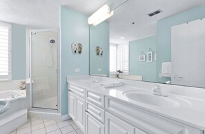 Duschwanne, Whirlpool, Handtücher