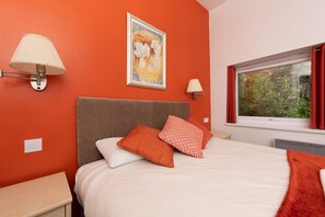 基础双人房 | 办公桌、熨斗/熨板、免费 WiFi、床单