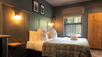 Kamar Double Comfort | Meja kerja, setrika/meja setrika, Wi-Fi gratis, dan seprai linen