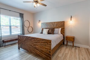6 bedrooms, desk, iron/ironing board, travel cot