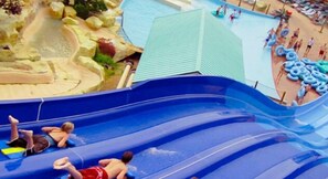 Alberca techada y alberca climatizada