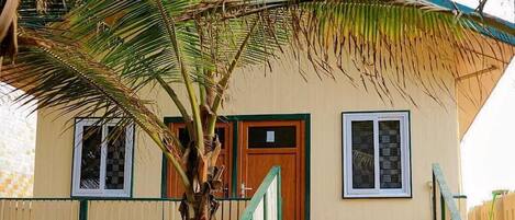 ด้านหน้าที่พัก