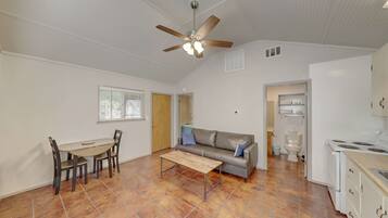 Fernseher, Tischtennisplatte