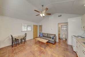 Fernseher, Tischtennisplatte