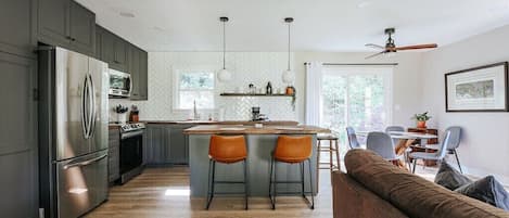 Coffee/tea maker, fridge, microwave, oven