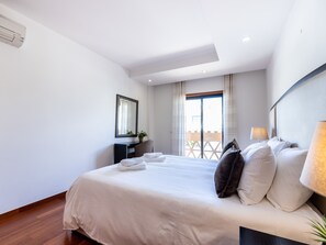 2 chambres, lit parapluie, Wi-Fi, draps fournis