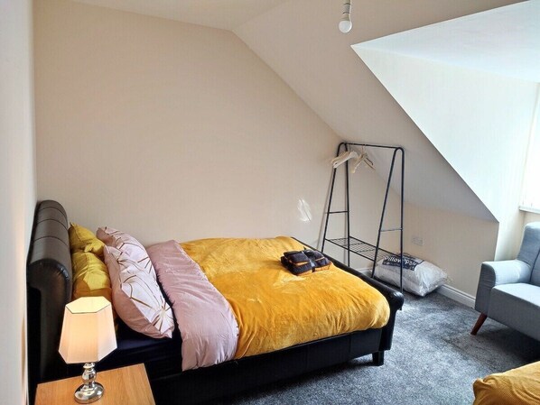 1 bedroom, desk, iron/ironing board, WiFi