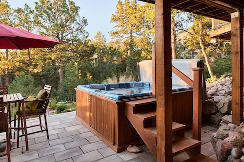 Serene Backyard Views ★ Near CM Zoo ★ Hot Tub ★