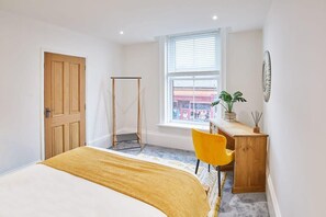 2 bedrooms, desk, iron/ironing board, WiFi - Host & Stay | The Seaside Escape (Saltburn-by-the-Sea)