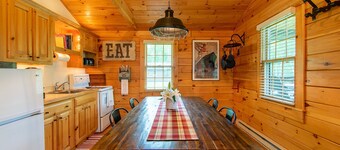 Relaxing Two Bedroom Cabin - 10 minutes to Camden!