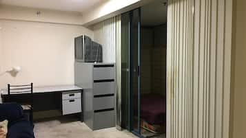 2 bedrooms, desk, iron/ironing board, WiFi