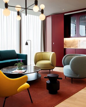 Allergitestet sengetøy, minibar, safe på rommet og skrivebord