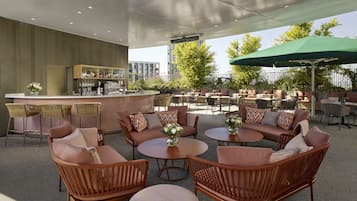 2 bars/lounges, bar met dakterras