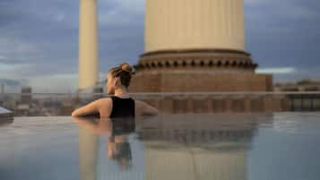 Outdoor pool, open 8:00 AM to 8:00 PM, pool loungers