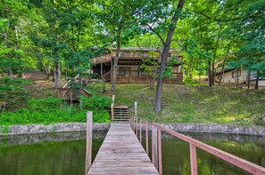 Guests can enjoy a serene waterfront setting surrounded by lush greenery and a tranquil atmosphere.