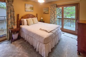 4 bedrooms, iron/ironing board, travel cot, WiFi - Boat Dock! Lakefront Group Getaway in Eldon (Eldon)