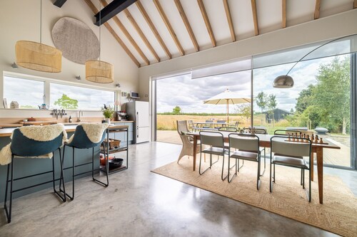 Country retreat sleeps 9 near Bruton with natural swimming pond