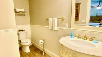 Studio | Bathroom | Towels