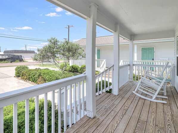 Studio | Property grounds - Coast Oaks Cottage 1 1 Bedroom Cottage by RedAwning (Rockport)