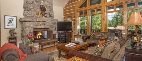 House, 5 Bedrooms | Living area | Smart TV