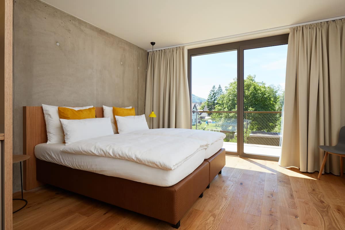 Kamer, 1 twee- of 2 eenpersoonsbedden ("Abendsonne") | 2 slaapkamers, hypoallergeen beddengoed, een kluis op de kamer