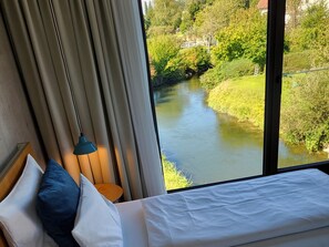 Deluxe-Apartment ("Über dem Wasser") | Allergikerbettwaren, Zimmersafe, Verdunkelungsvorhänge