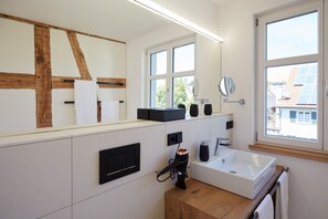 Bathroom - Sternen Bohlingen Aparthotel (Singen)