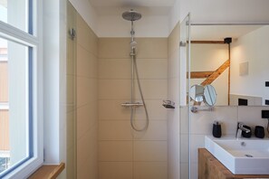 Double Room ("zum Dorfplatz") | Bathroom