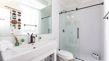 Doccia, asciugacapelli, asciugamani