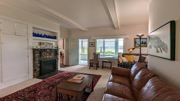 智能電視、乒乓球設施、音響