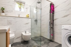 Villa | Bathroom