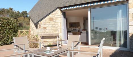 تناول الطعام بالخارج