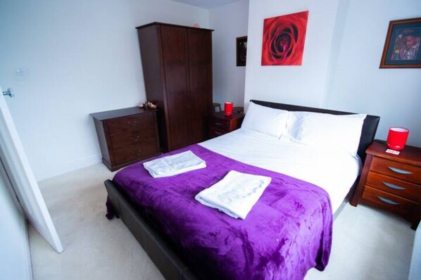 2 habitaciones, tabla de planchar con plancha y wifi gratis 