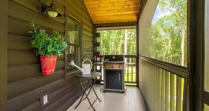 Cheerful Two Bedroom Cabin - 10 minutes to Camden!