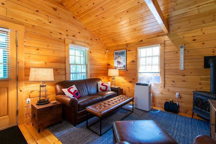 Cheerful Two Bedroom Cabin - 10 Minutes To Camden! - 卡姆登