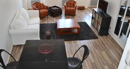 â Pied Ă terre â Town center / Air conditioning / Parking