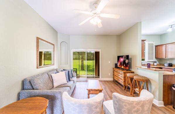 Smart TV - 3632 Amazing Townhome 3bd/2bth in Davenport (Davenport)