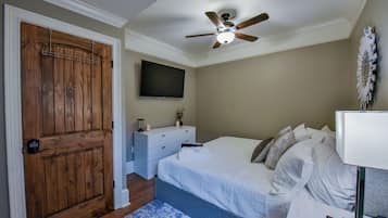 1 bedroom, iron/ironing board, WiFi (free), bed sheets
