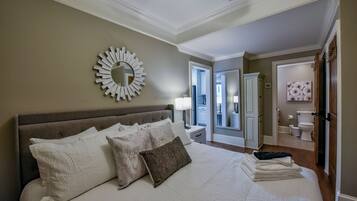 1 habitación, tabla de planchar con plancha, wifi gratis y ropa de cama