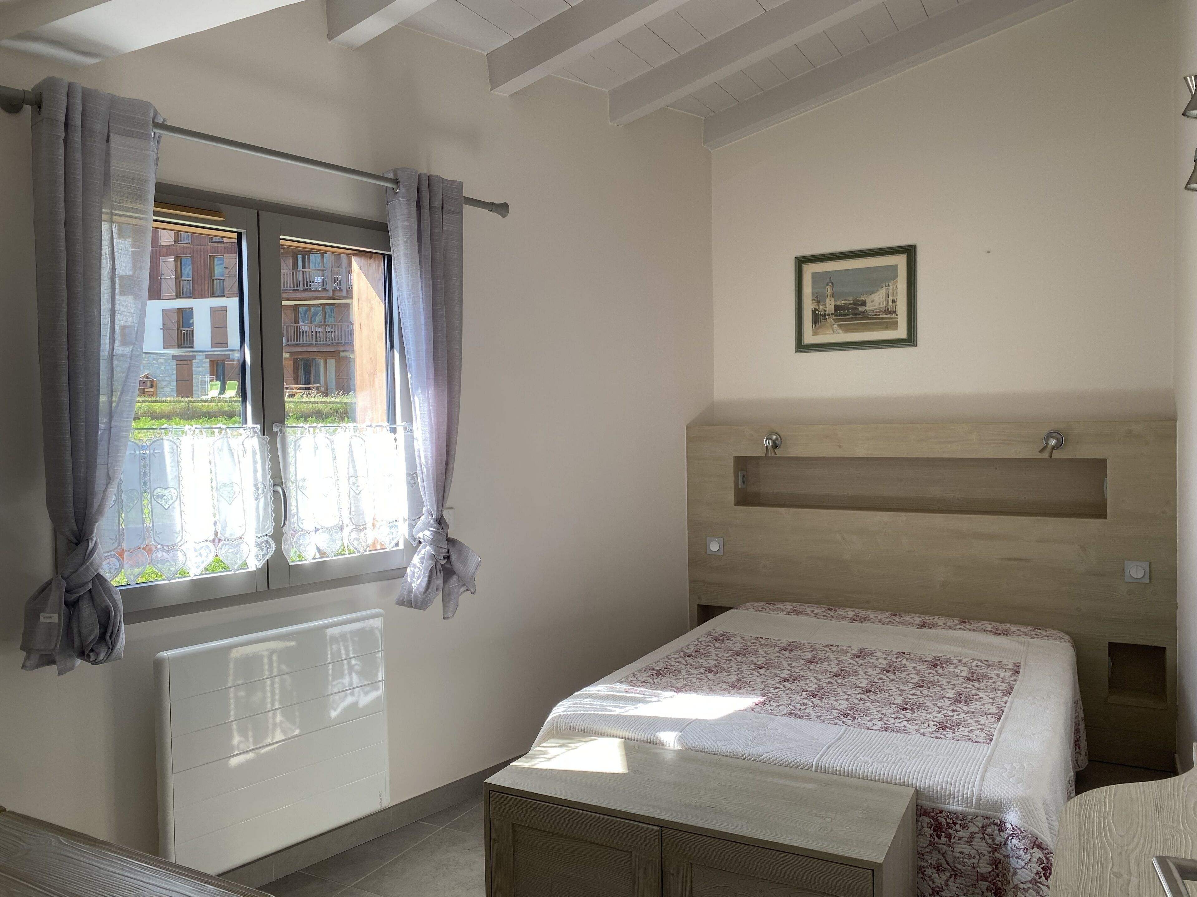 2 bedrooms, iron/ironing board, WiFi