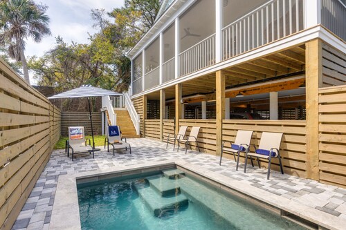 Stay @ Mimosa Manor - Private Pool, Steps to Beach