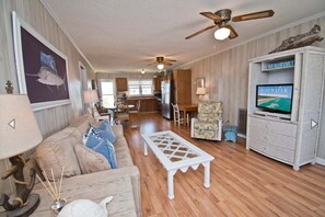 Smart TV - Seaside Cottage, Soundfront House in Beaufort, NC (Beaufort)