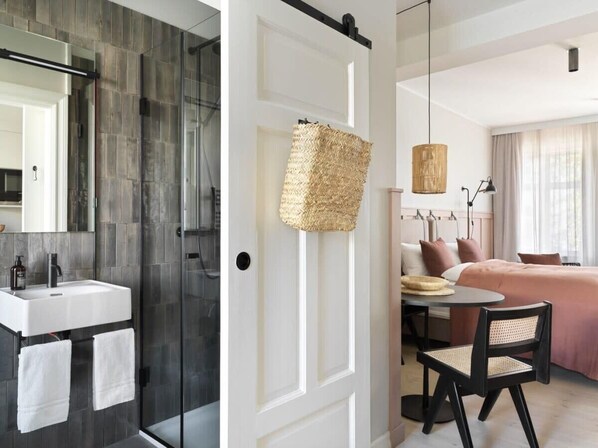 Shower, free toiletries, hair dryer, towels