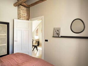 1 غرفة نوم ومكواة/لوح كي وواي فاي وملاءات أسرّة