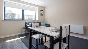 Dining - Spacious & Contemporary 1BED Manchester Apartment (Manchester)